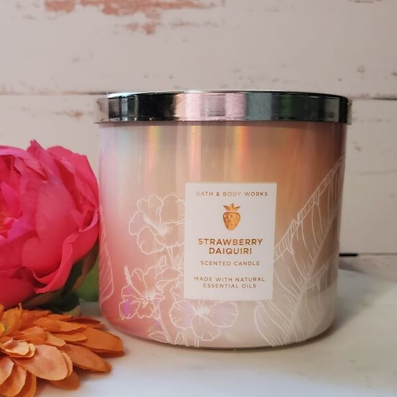 Strawberry Daquiri candle by Bath and Body Works - Picture 2 of 4